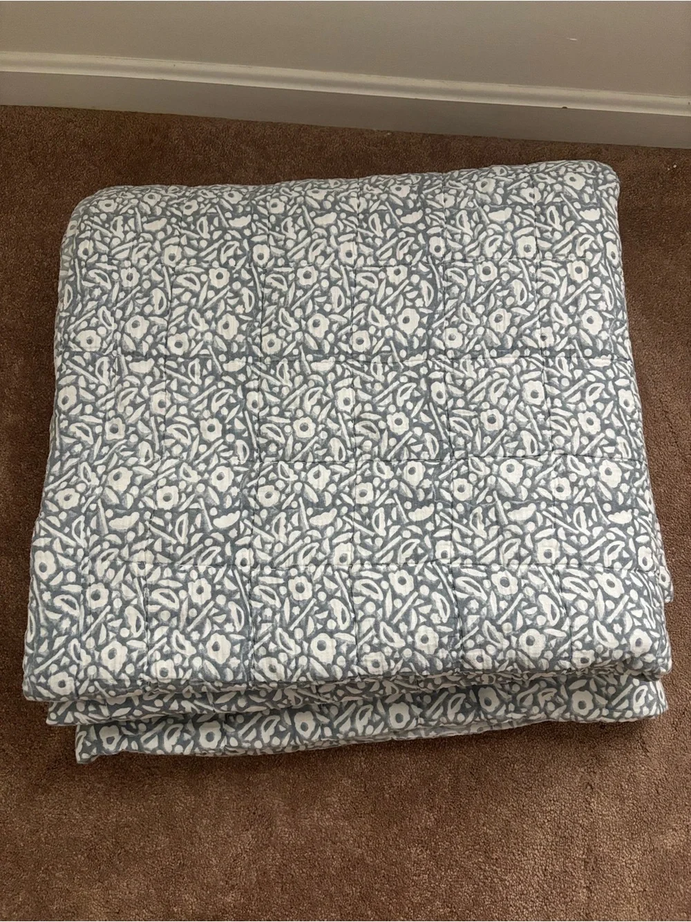 Brooklinen Gray & White Floral Quilted Throw